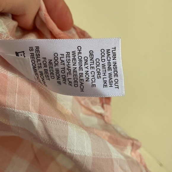 Maurices Pink/White Checkered Plaid Cap Sleeve Button up top size M - Picture 6 of 8